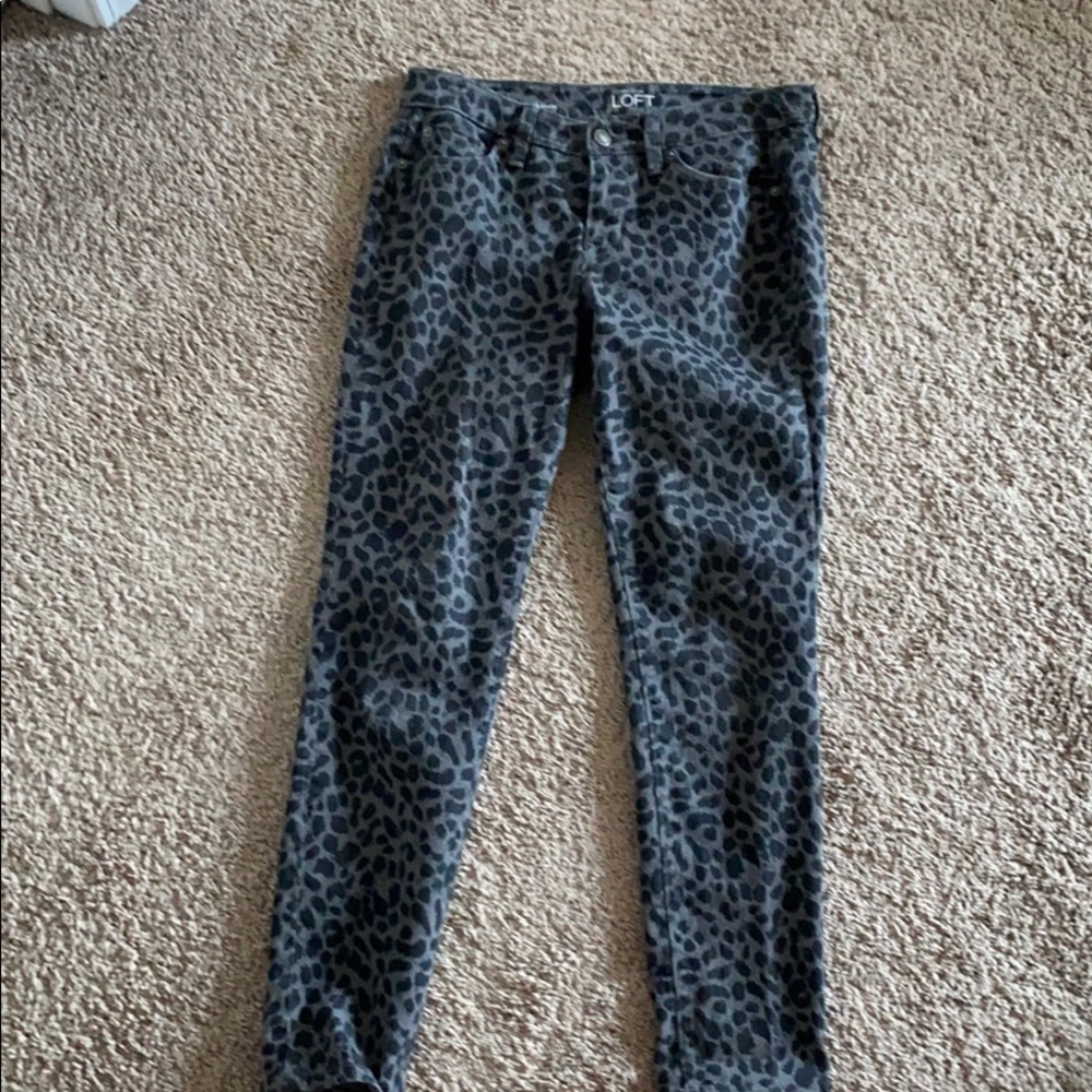 Loft Size 6 modern black leopard skinnies